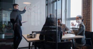 Microsoft 365 datenschutzkonform einführen – Business-Meeting zur Toolstrategie mit Fokus auf kuenstliche Intelligenz und digitale Arbeitsplatzkonzepte